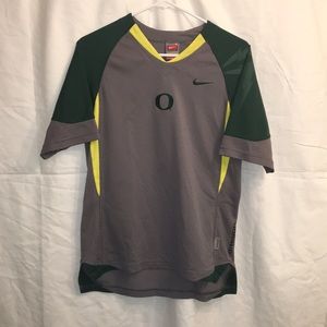 Oregon football team shirt. Go Oregon!